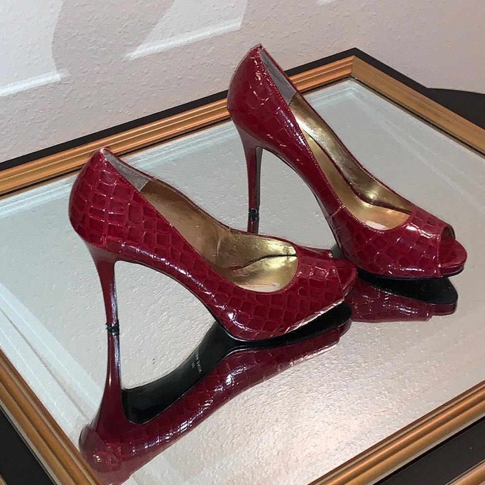 Moving Sale✨ All Designer Shoes Just $25🤑